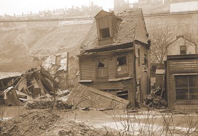 The 1913 Strip District  explosion (image: Historic Pittsburgh).